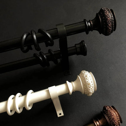 Vintage gardinstang med dekorative endestykker