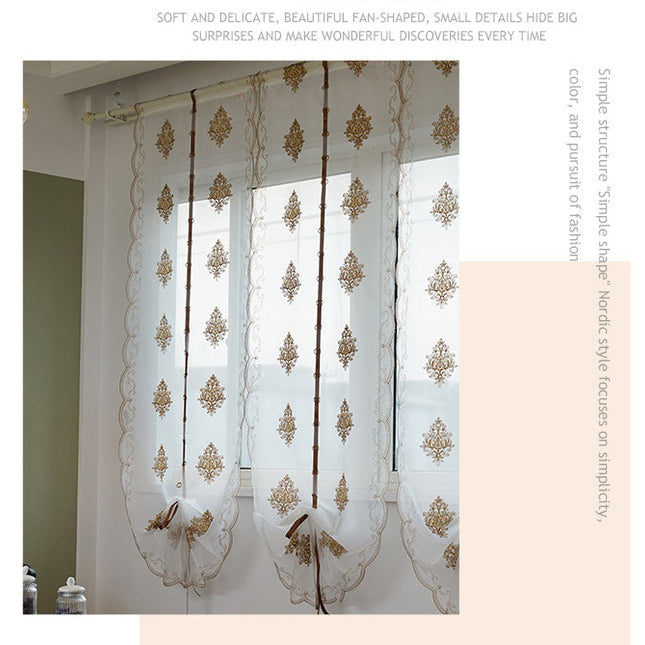 Brodert heisgardin i transparent stoff