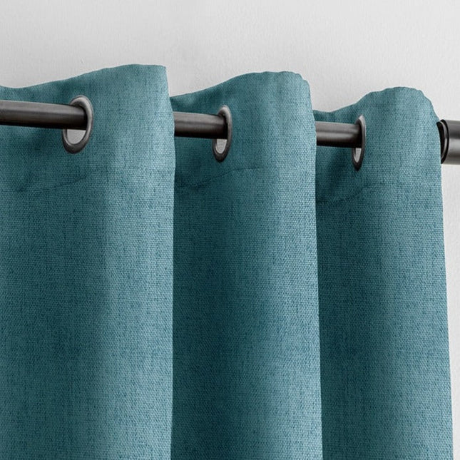 Elegant lystett gardin med maljer