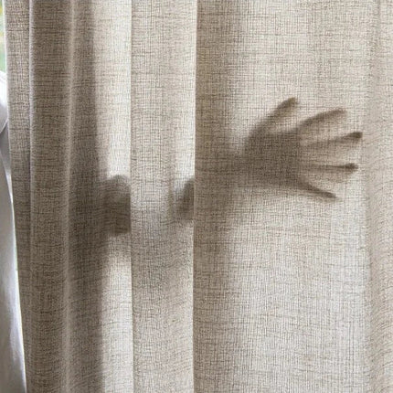 Beige tynn gardin med dekorativ kant
