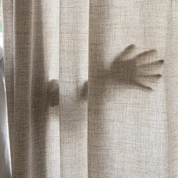 Beige tynn gardin med dekorativ kant