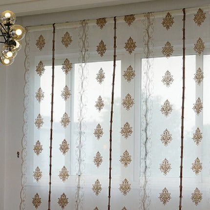 Brodert heisgardin i transparent stoff