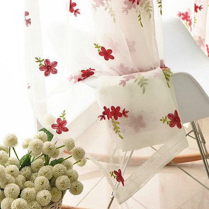 Tynn gardin med broderte blomster