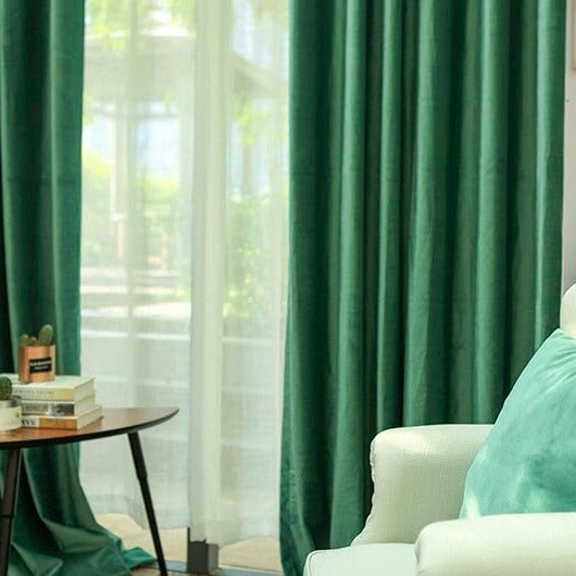 Grantregrønn lystett fløyelsgardin til stuen