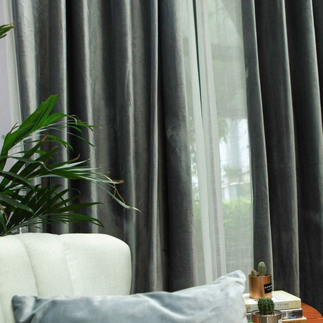 Mørkleggingsgardin i grå fløyel