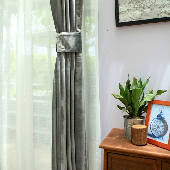 Mørkleggingsgardin i grå fløyel