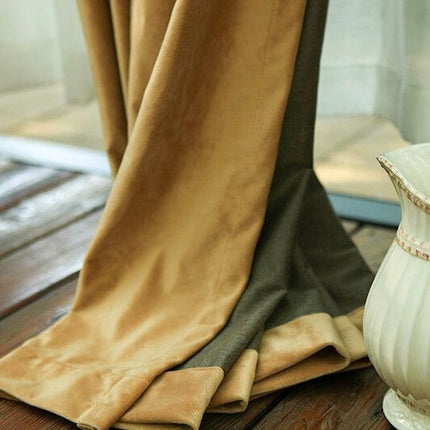 Okergul lystett gardin med maljer