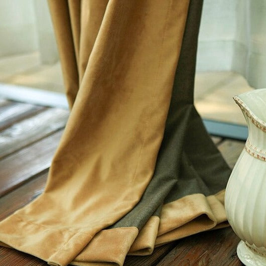 Okergul lystett gardin med maljer