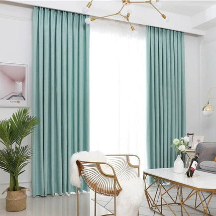 Halv-lystett gardin i en turkis farge