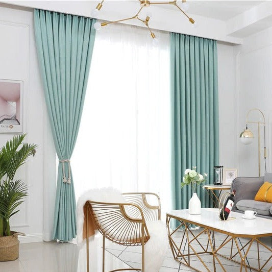 Halv-lystett gardin i en turkis farge
