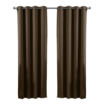 Mørk utegardin for privatliv og solskjerming