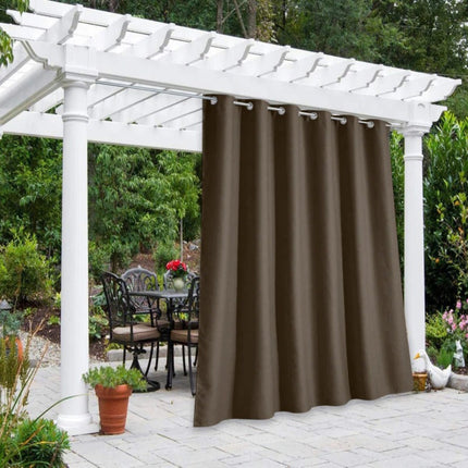 Mørk utegardin for privatliv og solskjerming