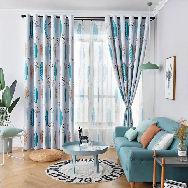 Tynn gardin med blått fjærmotiv