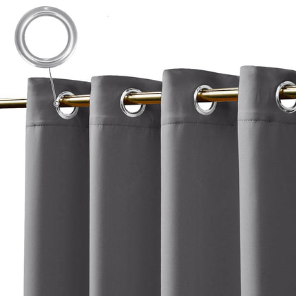 Vannavstøtende utegardin med maljer