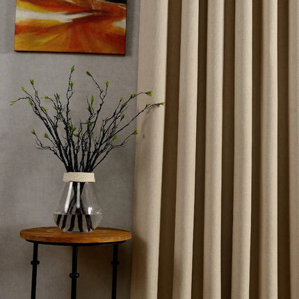 Ensfarget beige lystett gardin til stue
