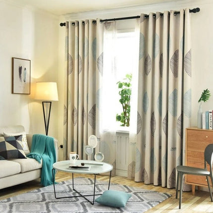 Lystett gardin med moderne bladmotiv