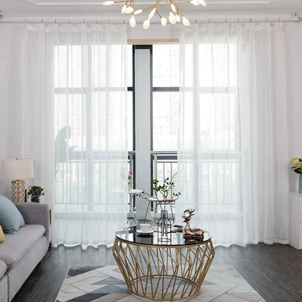 Lett gardin med subtil glittereffekt