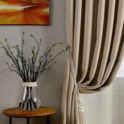 Ensfarget beige lystett gardin til stue