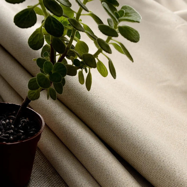 Ensfarget beige lystett gardin til stue