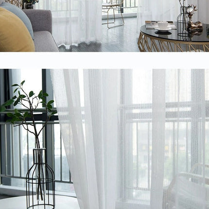 Lett gardin med subtil glittereffekt