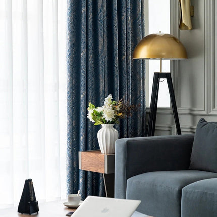 Midnattsblå lystett gardin med tekstur