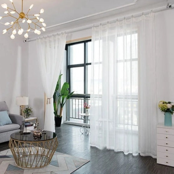 Lett gardin med subtil glittereffekt