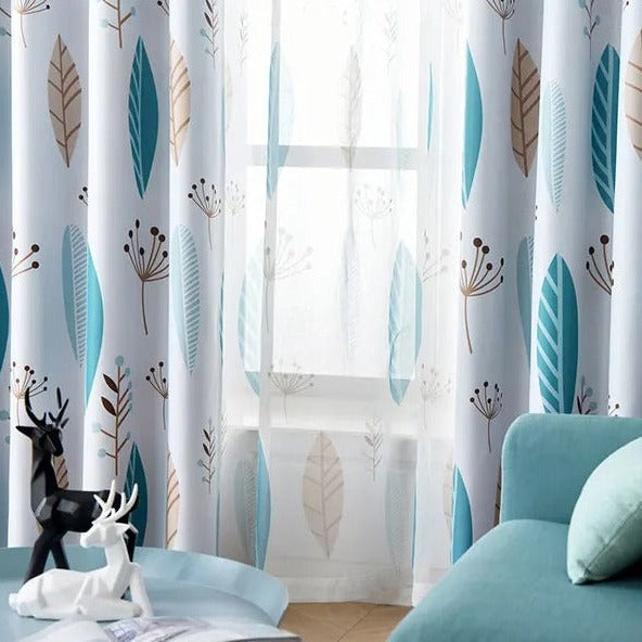 Tynn gardin med blått fjærmotiv