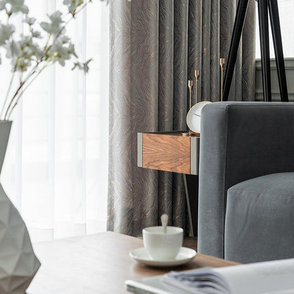 Mønstret lystett gardin i sølvfarge