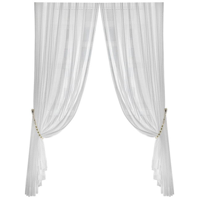 Hvit tynn gardin med fiskebensmønster