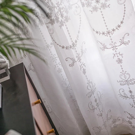 Tynn gardin med beige damaskmønster