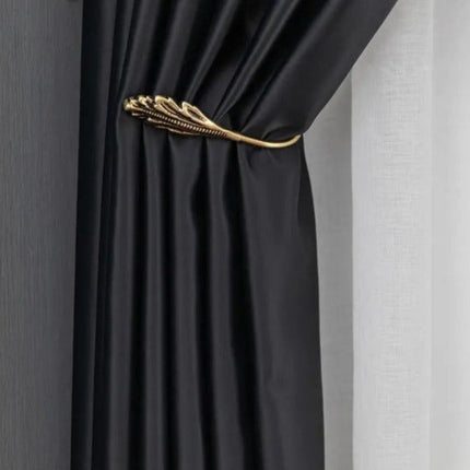Heldekkende svart lystett gardin Tisto