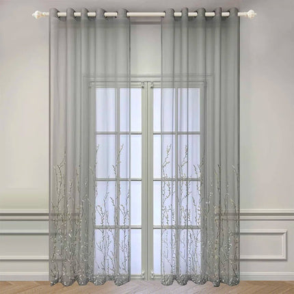 Tynn gardin med brodert greinmønster