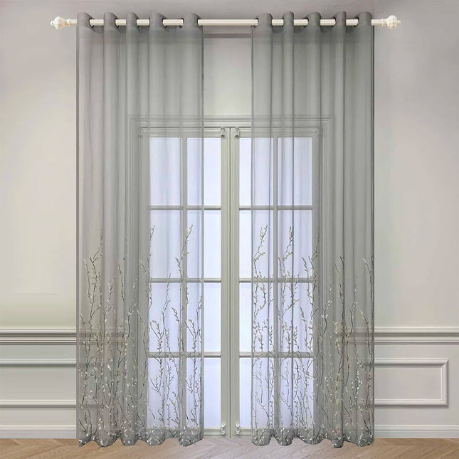 Tynn gardin med brodert greinmønster