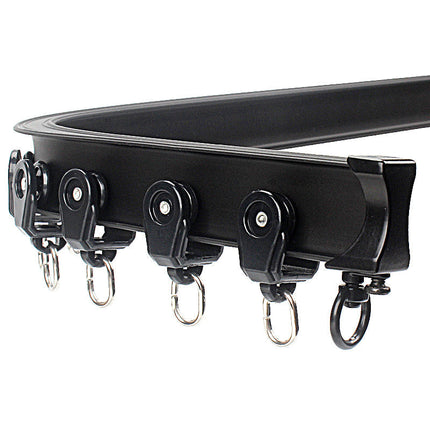 Gardinskinne for montering i taket