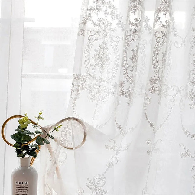 Tynn gardin med beige damaskmønster