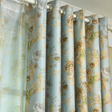 Lystett gardin med vintage blomstermønster