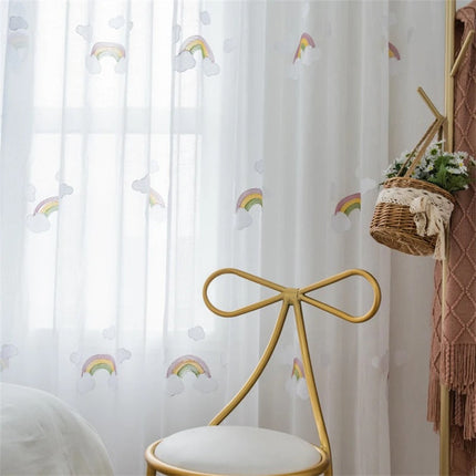 Tynn gardin med broderte regnbuer
