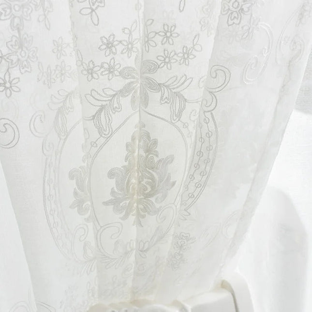 Tynn gardin med beige damaskmønster