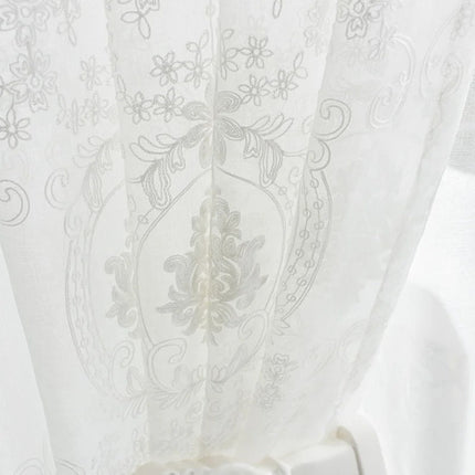 Tynn gardin med beige damaskmønster