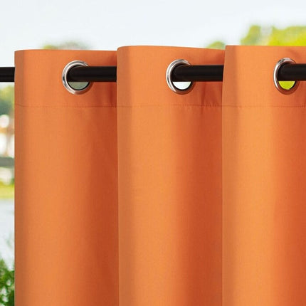 Vannavstøtende utendørs gardin med maljer