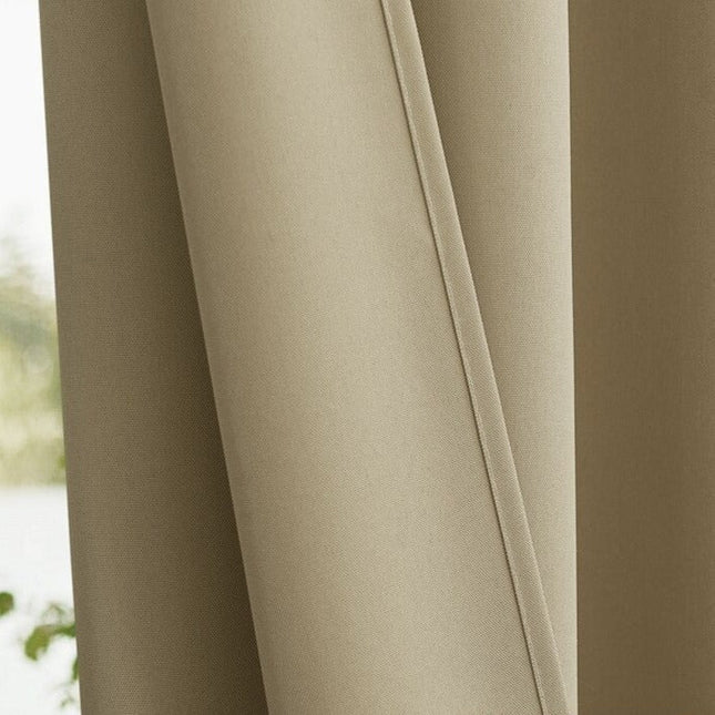 Beige utegardin for privatliv ute