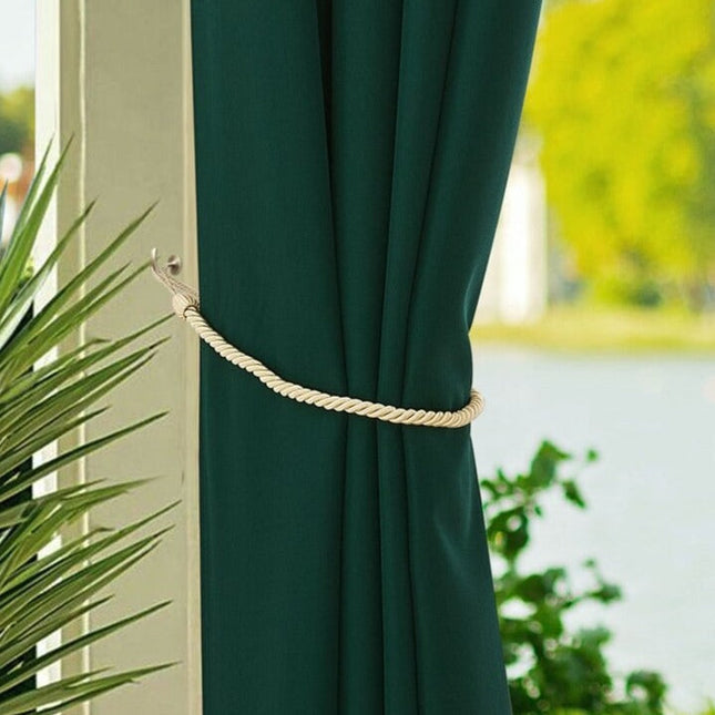 Oransje utegardin for hagepaviljong