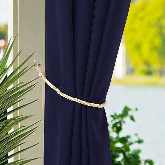 Oransje utegardin for hagepaviljong