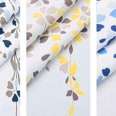 Utendørs gardin med blått blomstermotiv