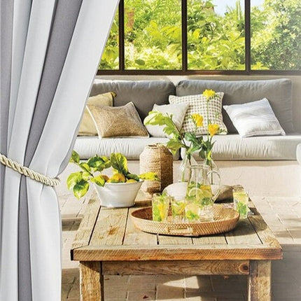 Stripete utegardin for balkong og terrasse