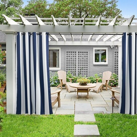 Stripete utegardin for balkong og terrasse