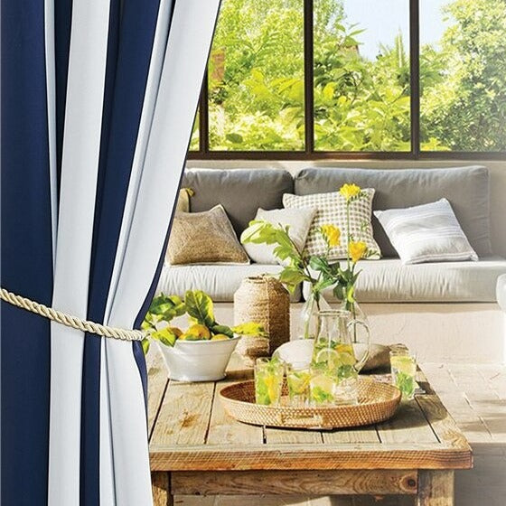 Stripete utegardin for balkong og terrasse