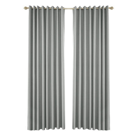 Vanntett utegardin med maljer for pergola