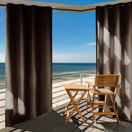 Mørk utegardin for privatliv og solskjerming