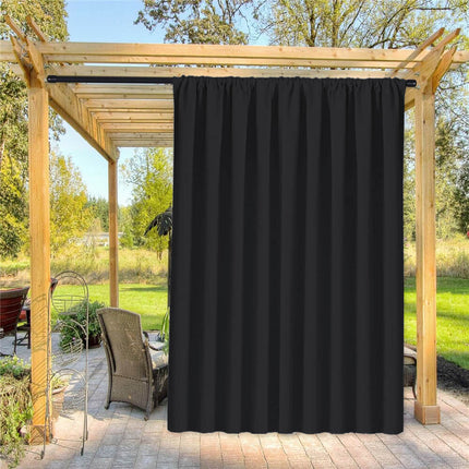 Svart vanntett utegardin for uteplass